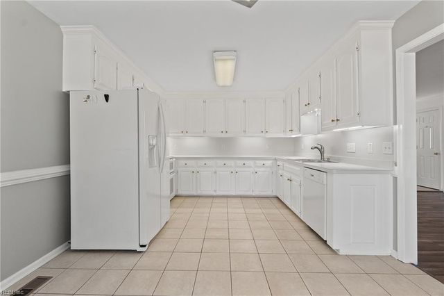 639 Alberthas DR, Virginia Beach, VA 23452