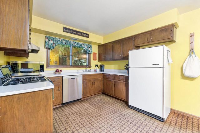 1001 Fairfield COURT, Glendale, WI 53217