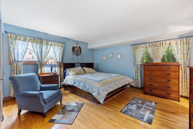 1001 Fairfield COURT, Glendale, WI 53217