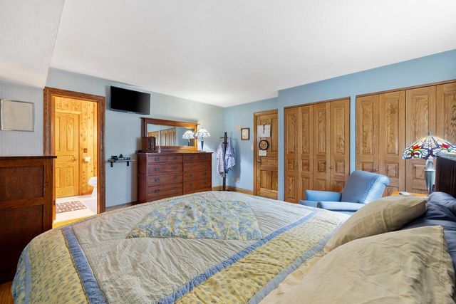 1001 Fairfield COURT, Glendale, WI 53217