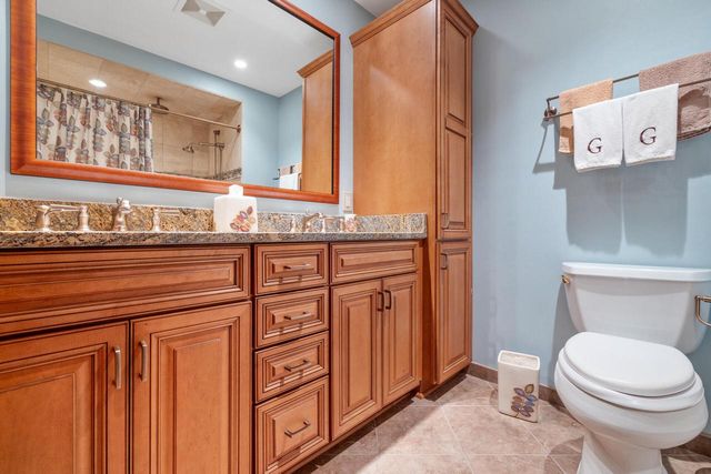 1001 Fairfield COURT, Glendale, WI 53217