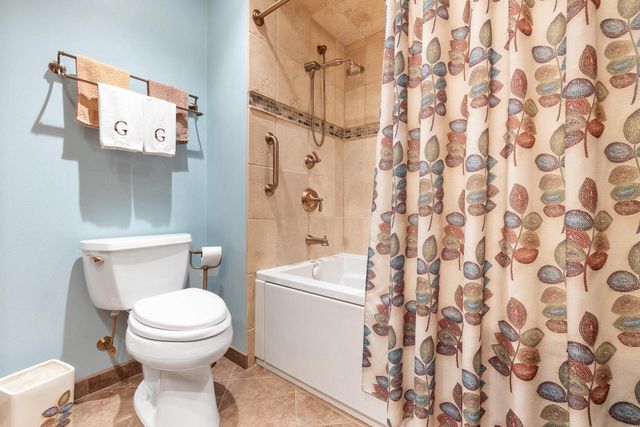 1001 Fairfield COURT, Glendale, WI 53217