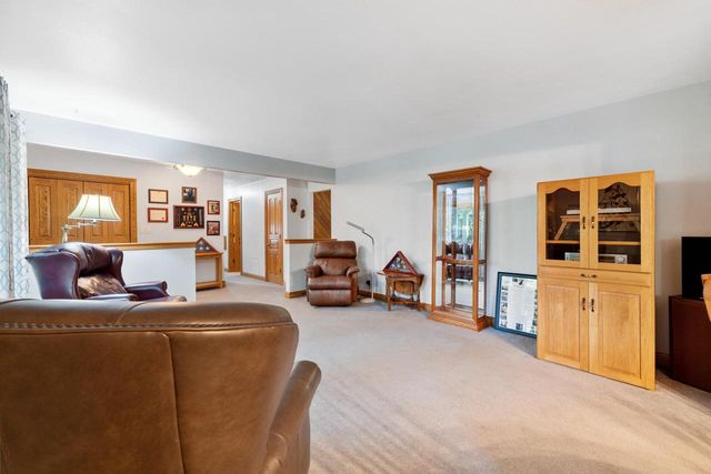 1001 Fairfield COURT, Glendale, WI 53217