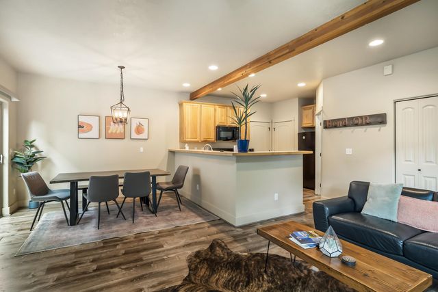 20184 Merriewood Lane, Bend, OR 97702