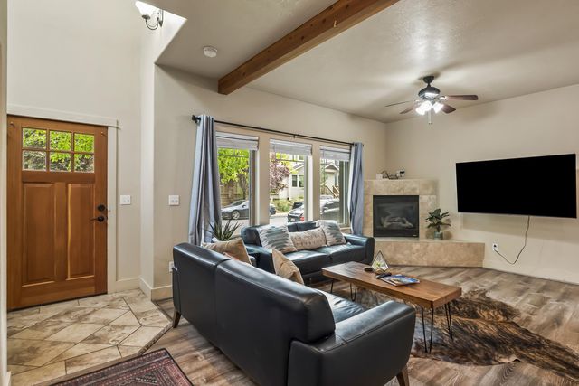 20184 Merriewood Lane, Bend, OR 97702