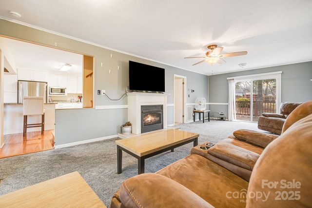 59 Rollins Street, Hendersonville, NC 28792