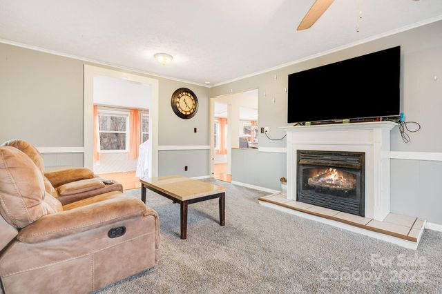 59 Rollins Street, Hendersonville, NC 28792