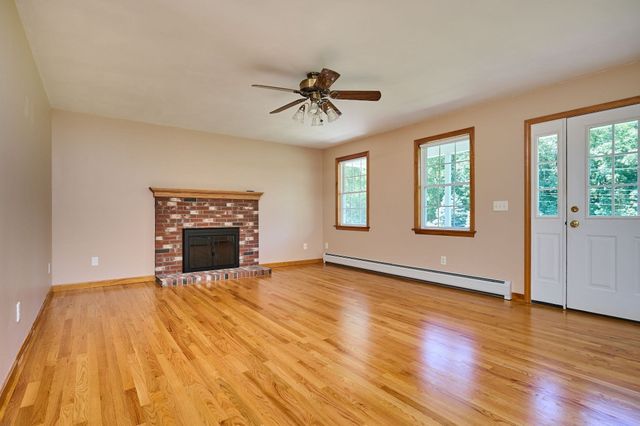 20 Clark Lane, Easthampton, MA 01027