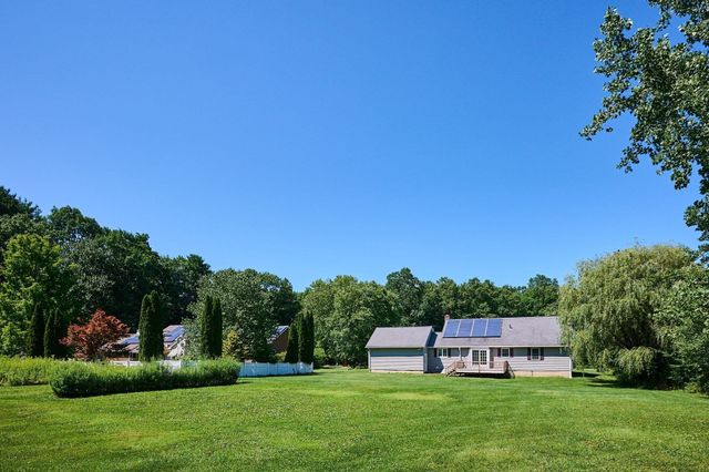20 Clark Lane, Easthampton, MA 01027