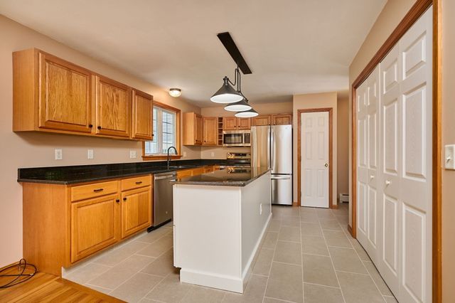 20 Clark Lane, Easthampton, MA 01027