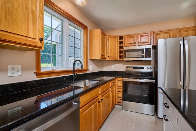 20 Clark Lane, Easthampton, MA 01027