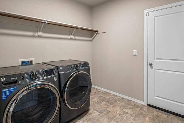 2346 NW Teak Place, Redmond, OR 97756