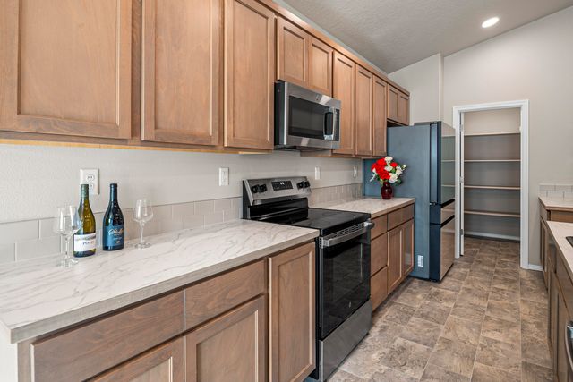 2346 NW Teak Place, Redmond, OR 97756