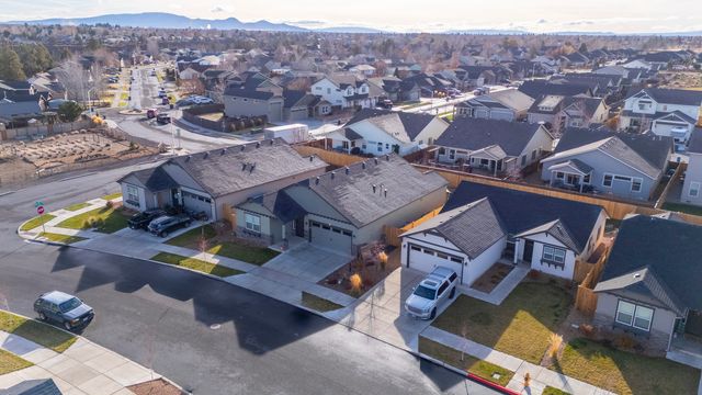 2346 NW Teak Place, Redmond, OR 97756