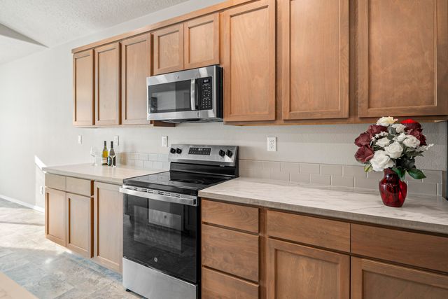 2346 NW Teak Place, Redmond, OR 97756