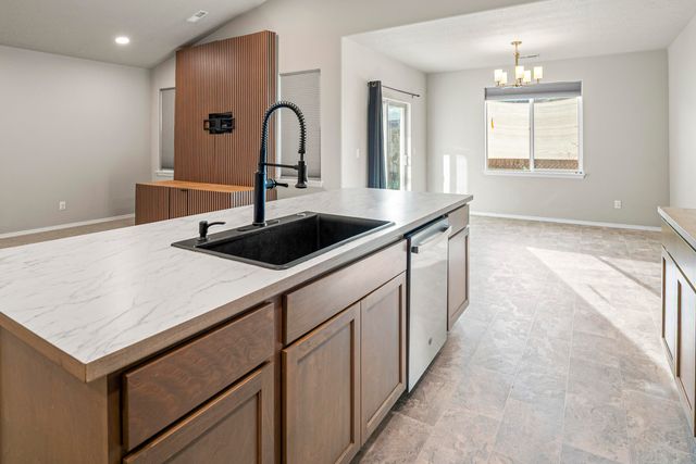 2346 NW Teak Place, Redmond, OR 97756