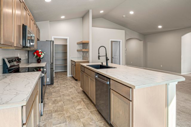 2346 NW Teak Place, Redmond, OR 97756