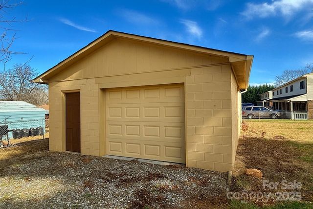 325 Sheldon Street, Hudson, NC 28638