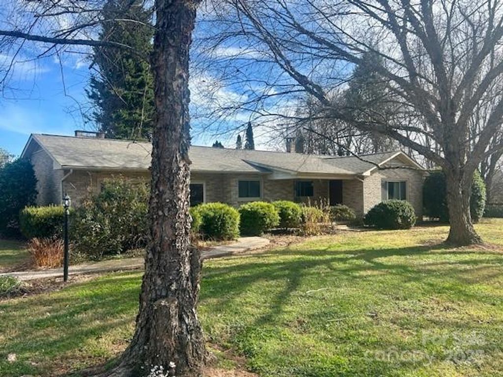 325 Sheldon Street, Hudson, NC 28638