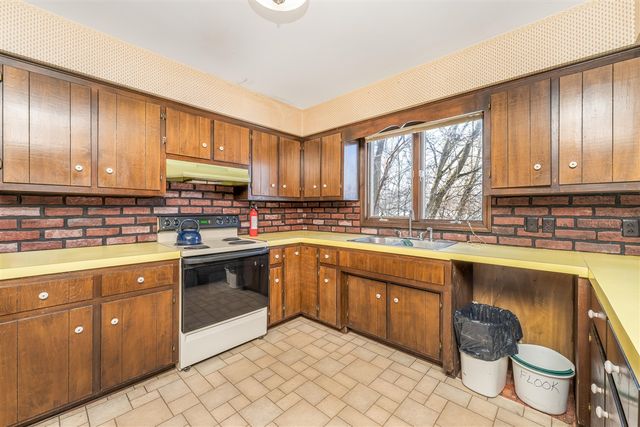 10798 Pleasant Lake Road, Delton, MI 49046