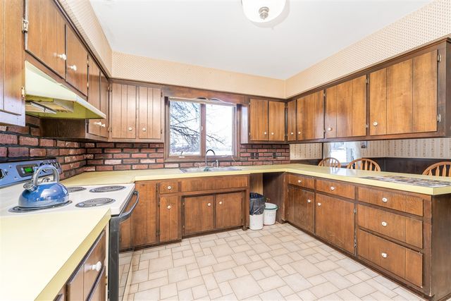 10798 Pleasant Lake Road, Delton, MI 49046