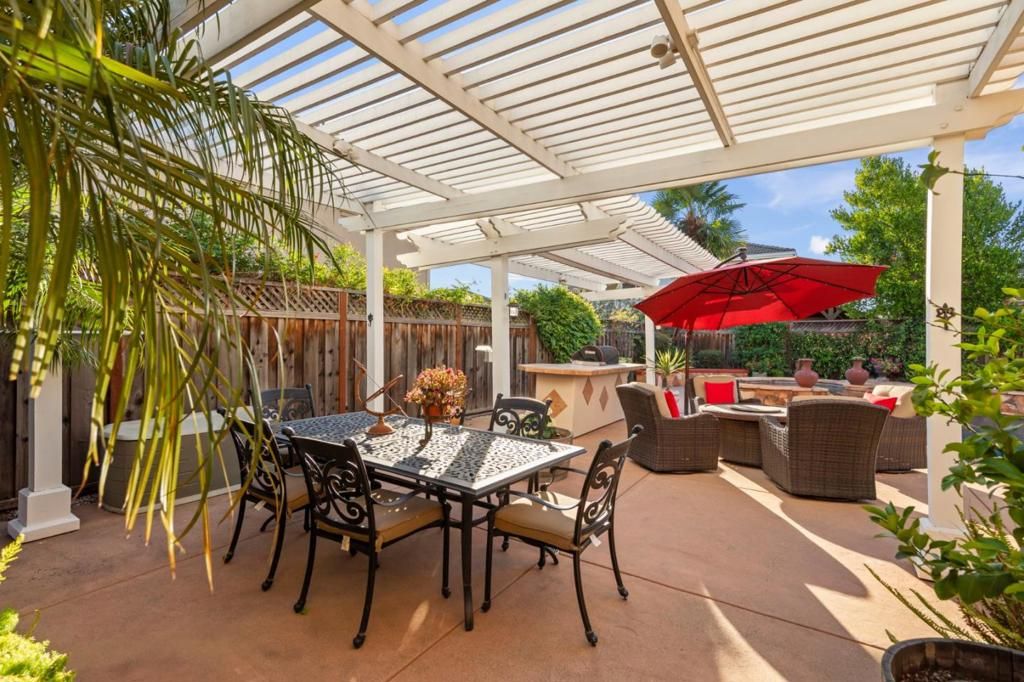 Image 30 of property listing at 585 Calle Siena, Morgan Hill, CA 95037