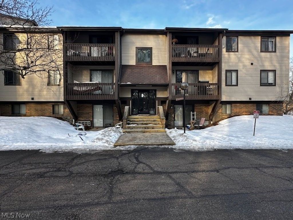 27401 Westown Boulevard, Westlake, OH 44145