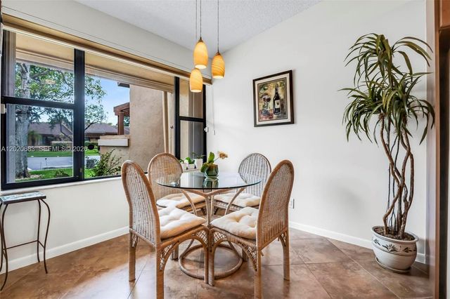 828 NW 79th Ter, Plantation, FL 33324