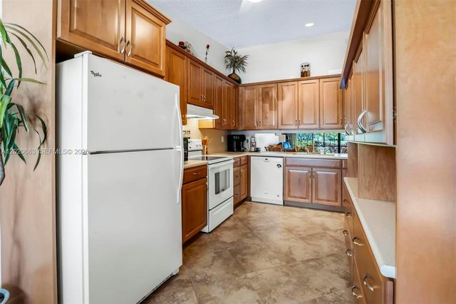 828 NW 79th Ter, Plantation, FL 33324