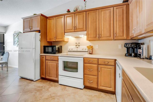 828 NW 79th Ter, Plantation, FL 33324