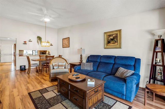 828 NW 79th Ter, Plantation, FL 33324