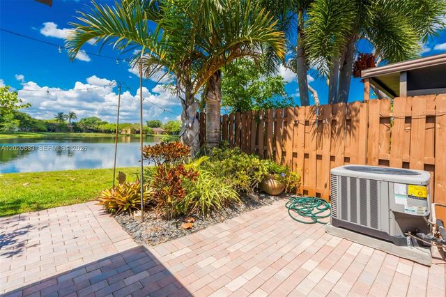 828 NW 79th Ter, Plantation, FL 33324