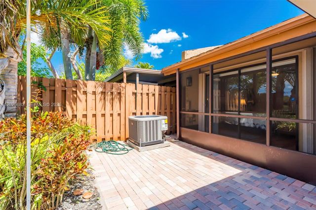 828 NW 79th Ter, Plantation, FL 33324