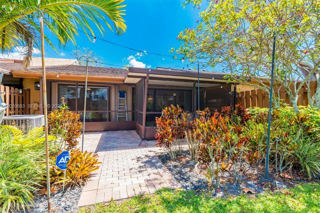 828 NW 79th Ter, Plantation, FL 33324