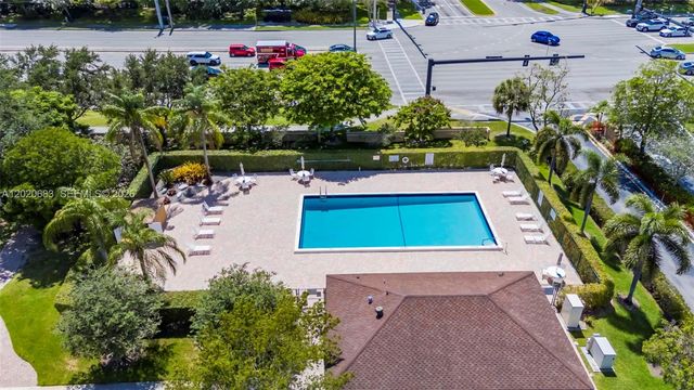 828 NW 79th Ter, Plantation, FL 33324