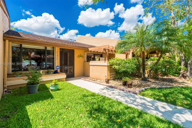 828 NW 79th Ter, Plantation, FL 33324