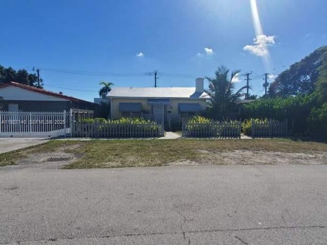 6756 SW 39th Ter, Miami, FL 33155