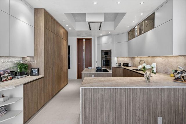 2600 Island Boulevard PH1, Aventura, FL 33160