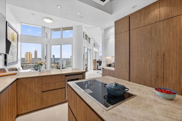 2600 Island Boulevard PH1, Aventura, FL 33160
