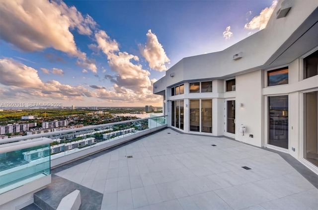 2600 Island Boulevard PH1, Aventura, FL 33160