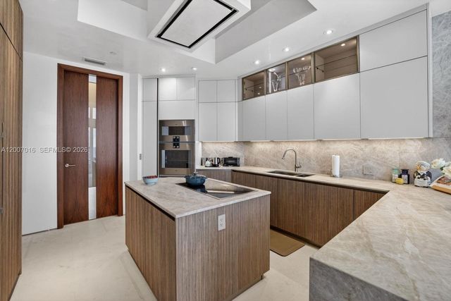 2600 Island Boulevard PH1, Aventura, FL 33160
