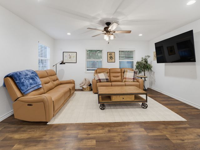 5717 Fursman Avenue, Fort Worth, TX 76114