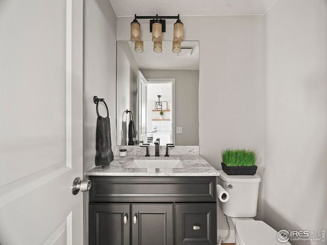 829 Independence Dr, Longmont, CO 80504