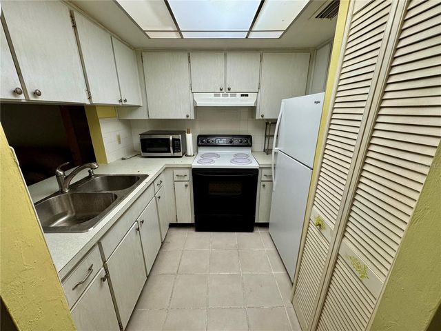 1250 S PINELLAS AVENUE 511, Tarpon Springs, FL 34689