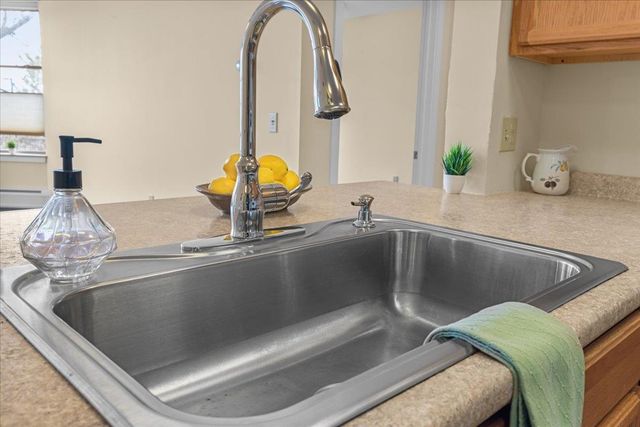 409 Farrell St Apt 203, South Burlington, VT 05403