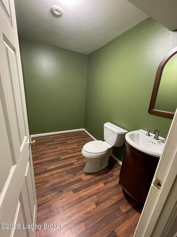5902 Briscoe Ln, Louisville, KY 40228