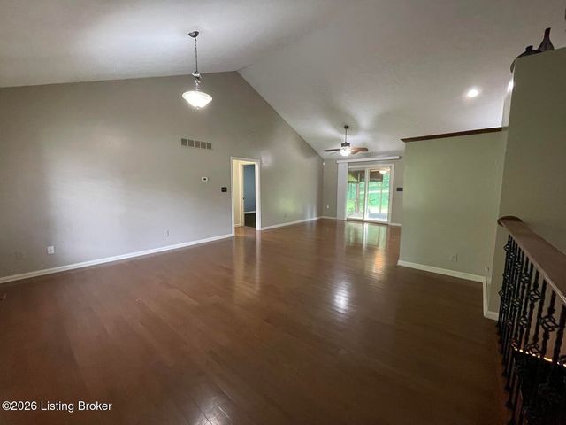 5902 Briscoe Ln, Louisville, KY 40228