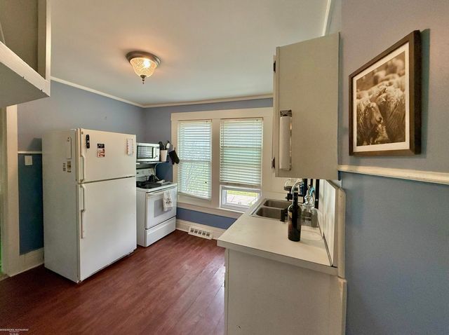 22203 Masonic Boulevard, Saint Clair Shores, MI 48082