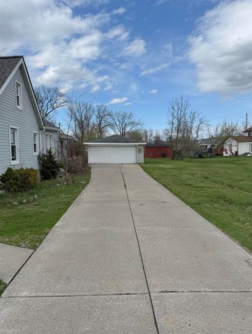 22203 Masonic Boulevard, Saint Clair Shores, MI 48082