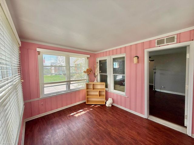 22203 Masonic Boulevard, Saint Clair Shores, MI 48082